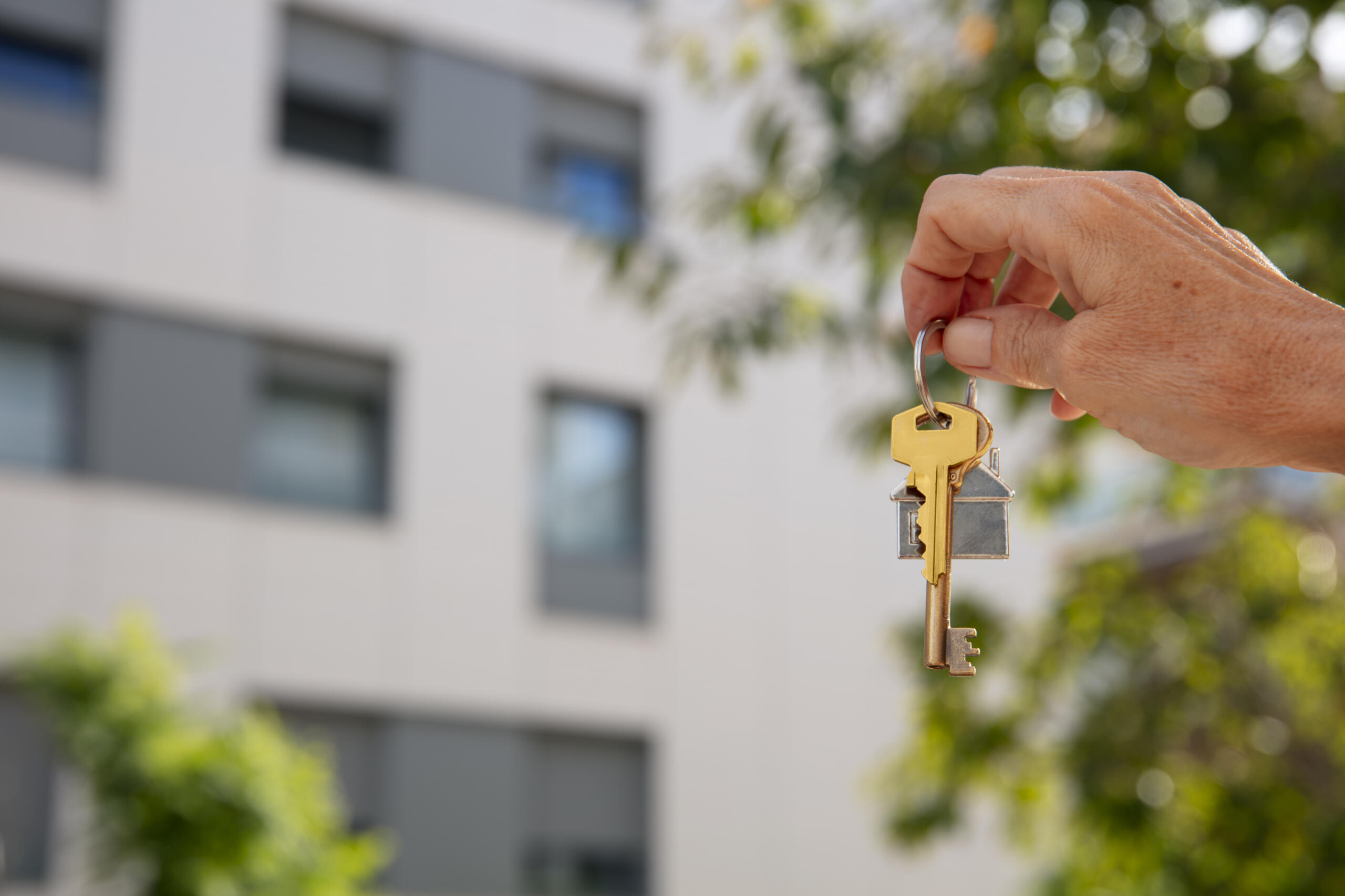 hand holding key outdoors scaled » StayBooked