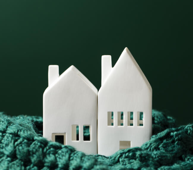 white houses green cloth arrangement » StayBooked